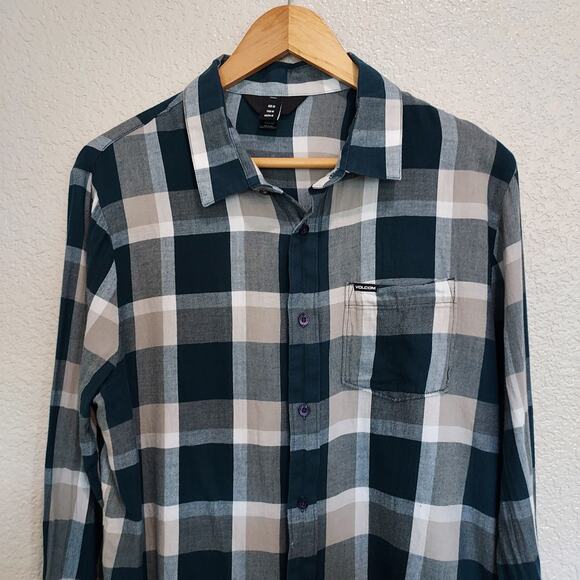 🔴3/$25 Volcom Teal Blue Plaid Long Sleeve Button Size M - Picture 2 of 10